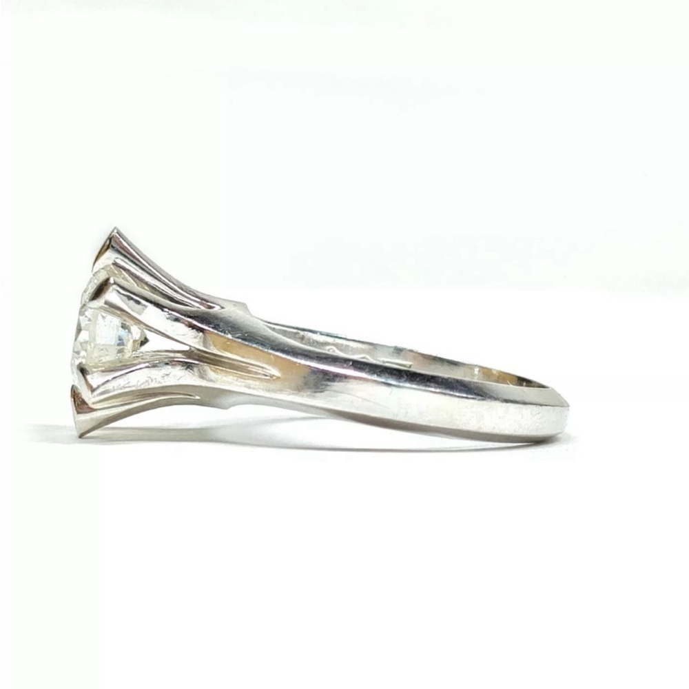 DIAMOND PLATINUM RING / Size 7 - Picture 6 of 11